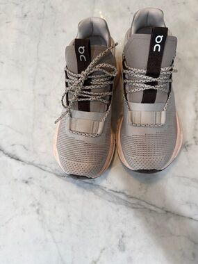 On Cloud Neutral Grey & Blush Running Sneakers